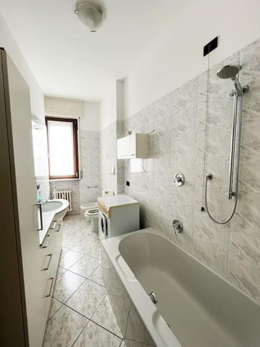 Appartamento Airport+Train Station+Center Cozy City Loft Bergamo Esterno foto